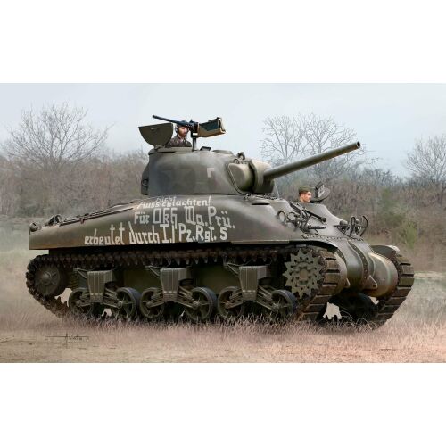 Összeszerelt Revell Sherman M4A1 Tank makett - Oldalnézet - Revell