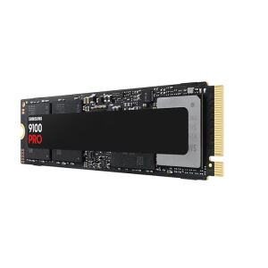 Samsung 9100 PRO 1TB M.2 NVMe SSD in schräger Ansicht - Samsung SSD-Laufwerke