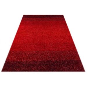 Schräge Ansicht des roten Bakero Shaggy Marmala 109 Teppichs (140x200 cm) - Innenarchitektur