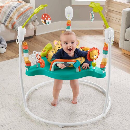 Baby spielt im WePro Store Activity Center Jumper mit einstellbarer Höhe, 360 Grad drehbarem Sitz, Sounds, Lichtern und ansprechenden Accessoires, ideal für Babys ab 6 Monaten