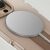 Közelkép a MagSafe töltésről az Uniq Heldro Max Magclick iPhone 16 Pro Max tokon