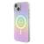 Szögletes nézet a Guess Iridescent rózsaszín iPhone 15 Plus MagSafe tokról