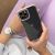 Xiaomi Redmi Note 11 Pro fehér tokban kézben tartva, stílusos telefonvédelem
