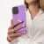 Nő tartja az Aurora Case Tok iPhone 13 lila telefontokot