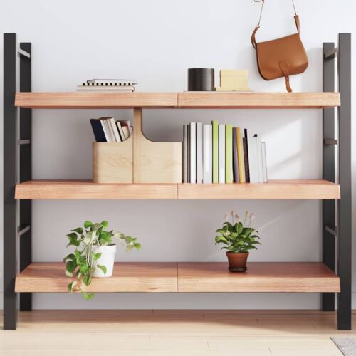 Világosbarna tömör tölgyfa fali polc könyvekkel és növényekkel