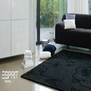 Антрацитен килим Esprit Home Bakero в жилищна среда - Декорация