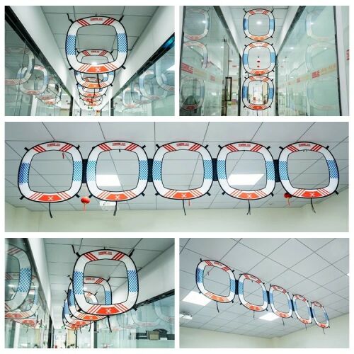 STARTRC set od 5 vrata za utrke dronova za DJI Avata, Avata 2 i Neo dronove, postavljeno u uredskom okruženju.