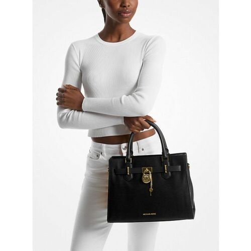MICHAEL KORS Hamilton fekete bőr táska modellen