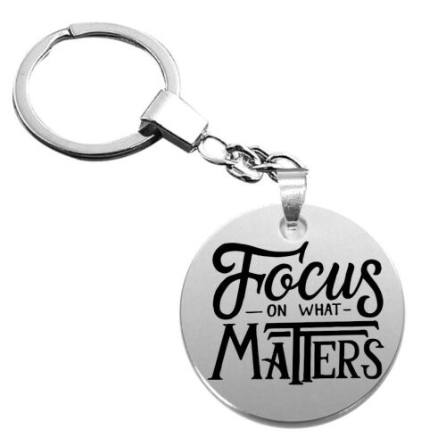 "Focus on What Matters" kulcstartó, motivációs kulcstartó