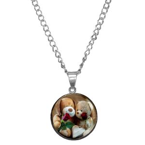 Maria King Macipár rózsával medál lánccal, arany vagy ezüst színben