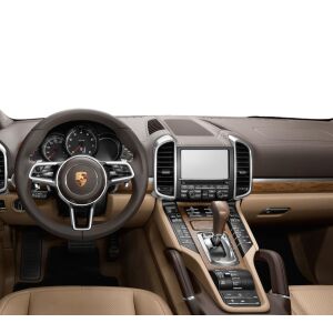 Wnętrze Porsche Cayenne 2010-2017 z ekranem nawigacyjnym. Widoczna deska rozdzielcza, na której można zamontować folię ochronną Duragon. - Radio samochodowe