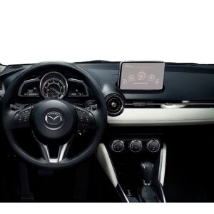 Duragon Navigációs képernyővédő fólia felszerelve egy Mazda 2 Demio 2019-2023 műszerfalára - Fejegység kiegészítő