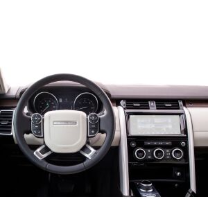 Bord Land Rover Discovery SVX 2018-2024 cu folie de protecție pentru ecranul de navigație Duragon aplicată - Electronica auto