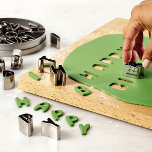 26db, rozsdamentes acél ábécés sütivágó 128434295 - Sütemény kiszúró