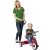 Mutter schiebt Kind auf Radio Flyer 3-in-1 Stroll 'N Trike