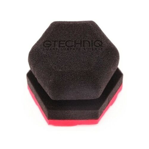 Aplikačná špongia Gtechniq AP4, čierna špongia s červenou štruktúrou voštiny