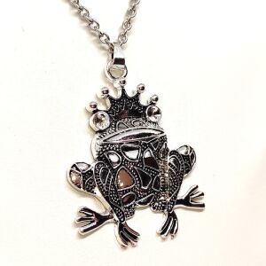 Békakirályfi medál lánccal, ezüst színű