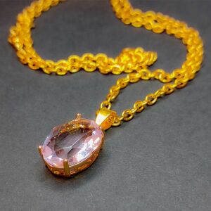Ovális rózsaszín kvarc kristály medál lánccal