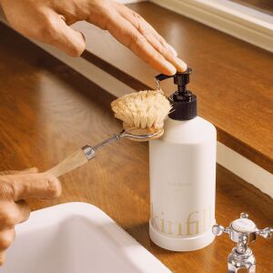 Kinfill mosogatószer, Citrom és Bazsalikom, citromos és bazsalikomos jegyekkel, vegán, biológiailag lebomló, szulfát- és színezékmentes, újrafelhasználható alumínium tartályban, Hollandiában