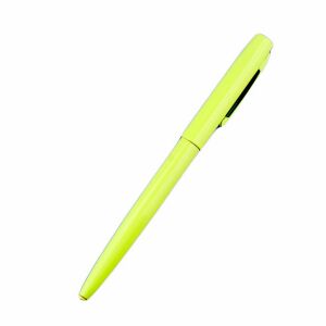 Pohľad z uhla na pero Fisher Space Pen Cap-O-Matic Fluorescent Yellow Tradesman M4TMY - Perá&ceruzky
