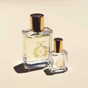 Casa Amalfi Eau de Parfum és Roll-on olaj szett, Aperitivo in Amalfi, citrus, vanília és pézsma illat, üvegtartály, 100%-ban vegán és nem mérgező, Olaszországban készült, elegáns dobozban, 50