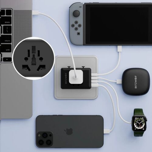 Adaptor universal BlitzWolf BW-TA1 în uz, încărcând mai multe dispozitive