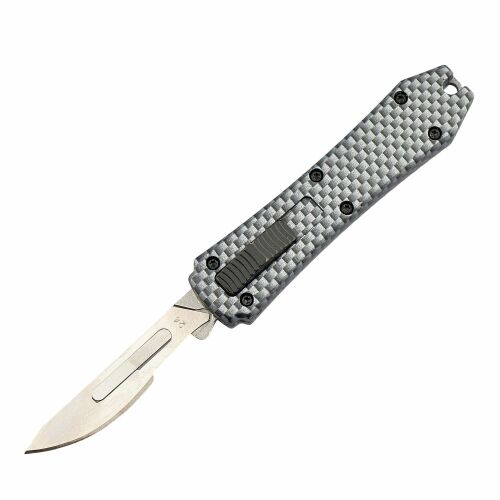 Dulotec K178A automata kés, nyitott pengével, a szénszálas markolat látható