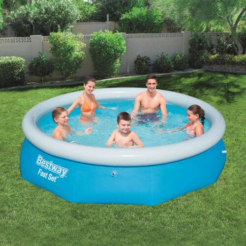 Family enjoying Bestway Fast Set 305cm inflatable pool in backyard