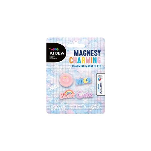 Kidea Charming mágneskészlet, 4 db-os, édes szavakkal ellátott mágnesek, mint 'Sweet', 'Cute', 'Nice' és 'Peach' fehér alapon - Derform