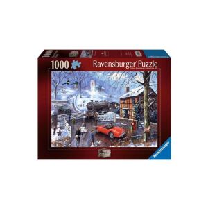 Ravensburger 1000-teiliges Puzzle, Bahnübergang, zeigt eine verschneite Winterlandschaft mit einer Dampflok, einem roten Auto und Spaziergängern - Ravensburger Puzzle