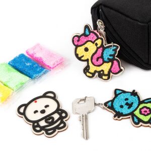 Kidea Friends Charm-Bastelset mit Einhorn-, Bären- und Katzenanhängern, bunter Schaumstoffmasse und Schlüssel zum Größenvergleich - Derform