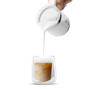 Bewello tejhabosító forró, habosított tejet önt egy pohárba, tökéletes latte, cappuccino és egyéb kávéitalokhoz - Bewello
