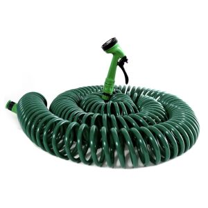 Furtunul extensibil pentru grădină Strend Pro KMT înfășurat pe un fundal alb - Irigare