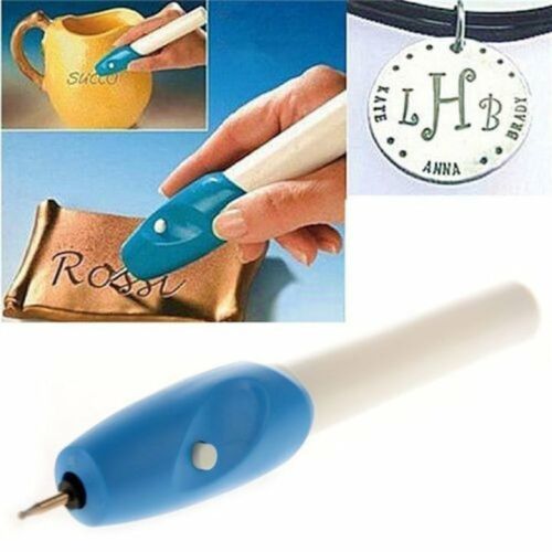 Macvi gravírozó toll használat közben bögrén, tekercsen és medálon