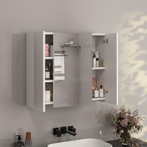 Moderner Badezimmerschrank mit dreiseitigem Spiegel, offene Ansicht mit Toilettenartikeln - Badezimmerschrank