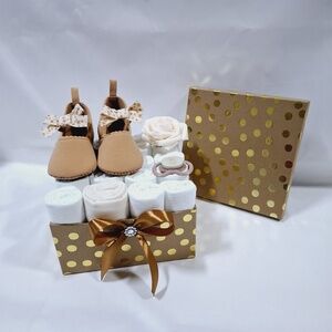 Tipegő baba box, pelenkatorta 4-8 kg pelenka doboz, babaváró csomag, kelengye