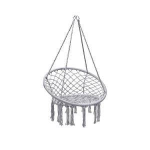Grauer Makramee-Hängesessel isoliert auf Weiß - Hängesessel
