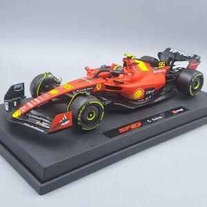 Bburago Ferrari SF-23 #55 Carlos Sainz 1:18 Méretarányos Modellautó - Bburago