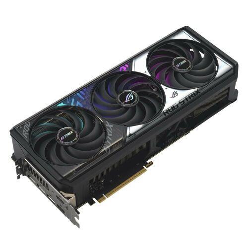Widok pod kątem karty graficznej ASUS ROG Strix RTX 5070 Ti OC Edition