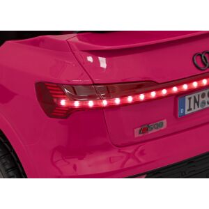Hátsó nézet a rózsaszín Audi SQ8 elektromos gyermekautóról LED hátsó lámpákkal - Ramiz