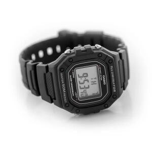 Casio W-218H-1A fekete digitális sportóra ferde nézet - Casio
