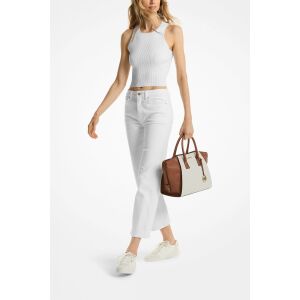 Shopper taška Michael Kors Avril Signature štylizovaná s bielym outfitom - Móda&obliekanie