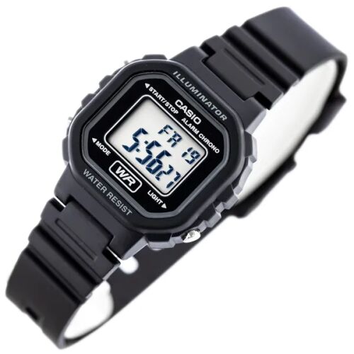 Casio LA-20WH-1AEF czarny cyfrowy zegarek dziecięcy, widok pod kątem na białym tle