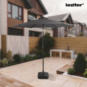 Leziter Gina 300cm grauer Gartenschirm auf Terrasse - Gartenmöbel