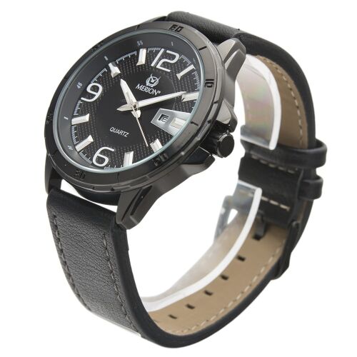 Szu00f6gletes nu00e9zet a Merion fekete fu00e9rfi u00f3ru00e1ru00f3l du00e1tumkijelzu00e9ssel