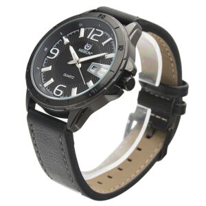 Schru00e4gansicht der schwarzen Herrenuhr von Merion mit Datumsanzeige - Uhren für Herren