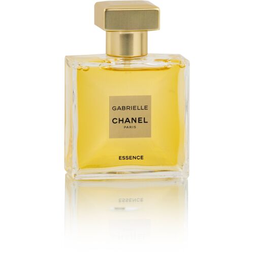 Perfumy Chanel Gabrielle Essence na białym tle