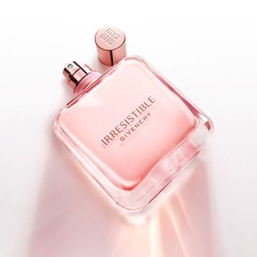 Givenchy Irresistible Rose Velvet Eau de Parfum, parfümös üveg ferde nézetben - Givenchy