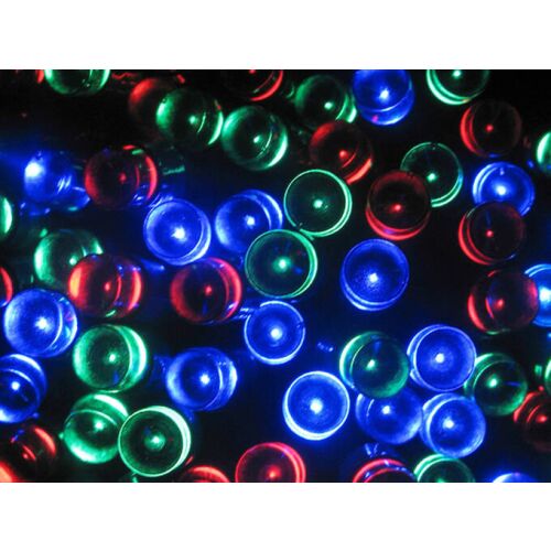 Közelkép a 300 LED-es, többszínű karácsonyfa fényfüzérről