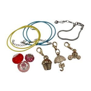 Gyermek ékszerkészítő készlet gyöngyökkel és medálokkal, rózsaszín tárolódobozban